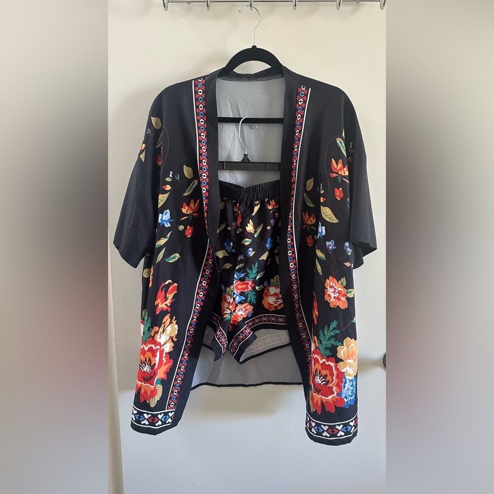 SHEIN Black Floral Kimono Set